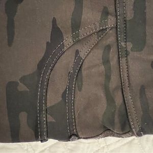 Sanctuary camo jeggings Size M